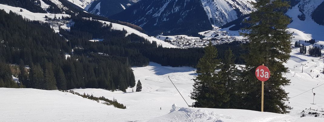 In the upper area of the Thaneller lift there are red slopes.