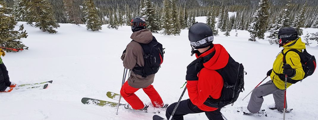 Ein Skigebiet, in dem Skifahrer viele anspruchsvolle Pisten vorfinden.