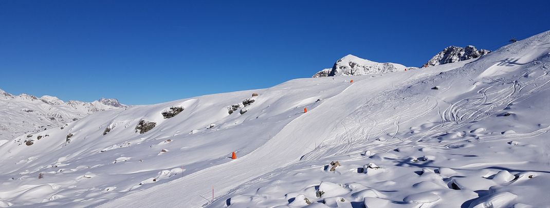 Seine Höhenlage macht das Skigebiet äußerst schneesicher.