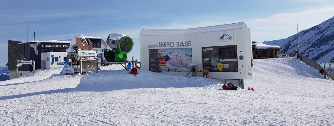 Die Info Base am Alpin Center informiert über die aktuelle Lawinenlage