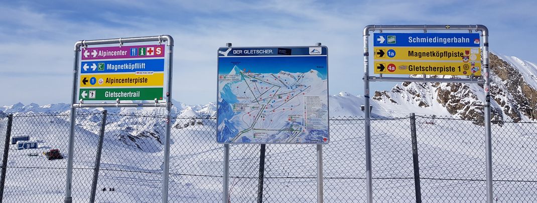 Die Pisten im Skigebiet sind gut ausgeschildert.