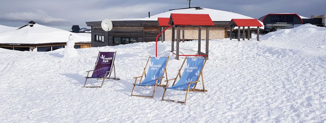 Winter 2018/19: Eingeschneiter Kinderspielplatz desTriassic Parks.