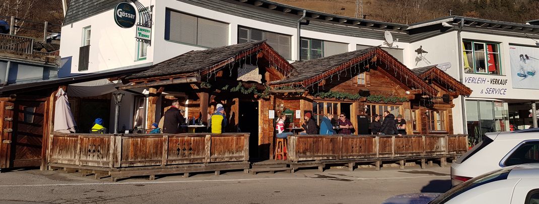 At the base station of the gondola you can end the ski day at the Tenne.