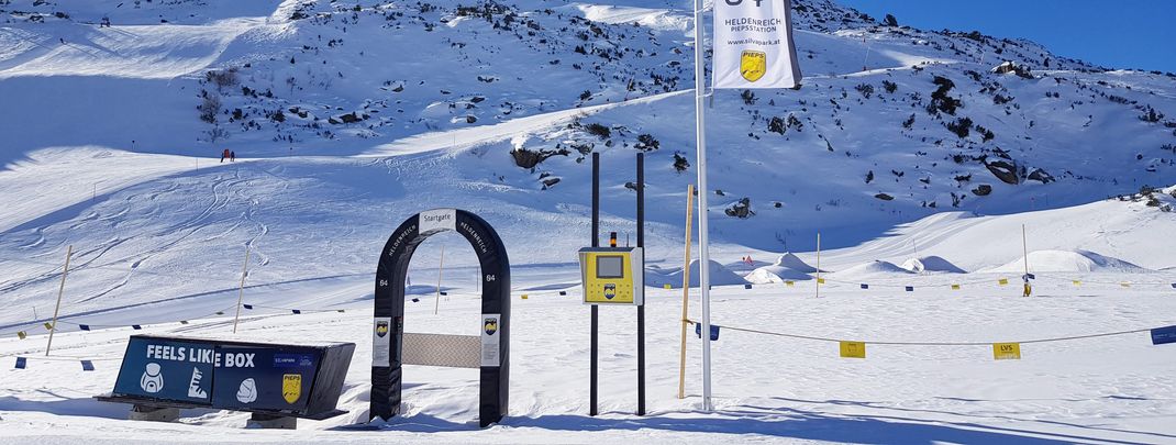 In a beep station near the top station of the Alpkogelbahn, skiers will be prepared for an emergency.
