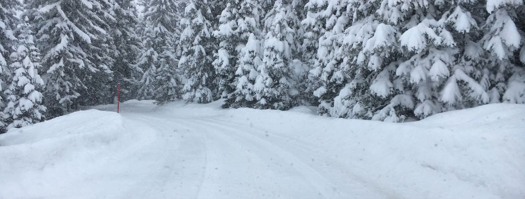 Winterliche Straßenverhältnisse: Am Gerlospass sind Schneeketten oder Allrad in diesen Tagen unabdingbar.