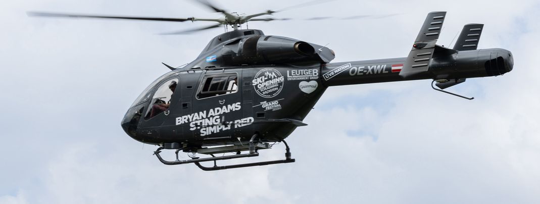 Via Helikopter wurden die drei Top-Acts zur Vorstellung auf die Reiteralm geflogen.