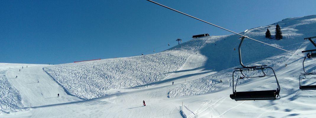 Blick auf den schwarzen Pistenabschnitt 8a von der Schönbühelbahn aus