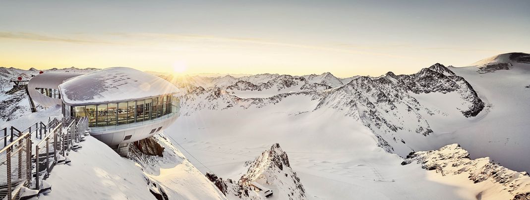 Der höchste Genuss am Pitztaler Gletscher: Im Café 3440 ist der Panoramablick garantiert.