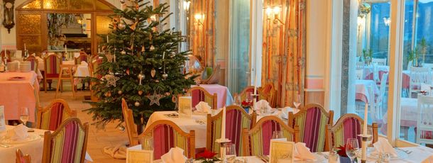 Weihnachten mit Weihnachtsbaum