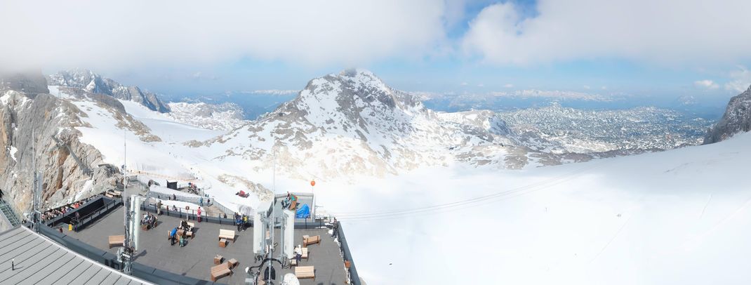 Für Langläufer und Tourengeher hat der Dachstein Gletscher bereits erste Routen geöffnet.