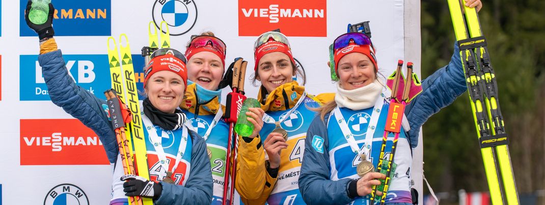 Bronze für Janina Hettich-Walz, Selina Grotian, Vanessa Voigt und Sophia Schneider in der Frauenstaffel.