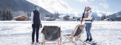 Aktiv auf der Loipe, entspannt im Liegestuhl – Winterurlaub in Seefeld vereint beides.