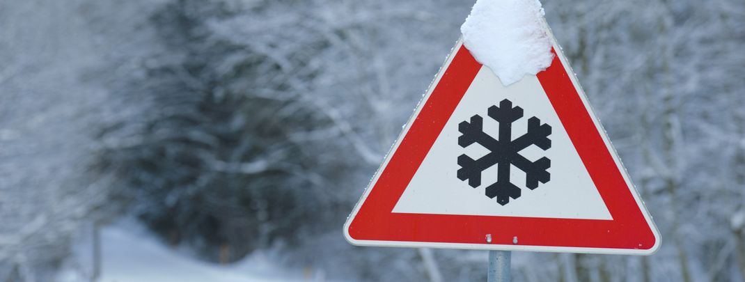 Vorsicht vor Straßenglätte: In höheren Lagen soll am letzten September-Wochenende jede Menge Neuschnee fallen.