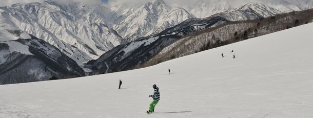 Genieße die tolle Aussicht in die Bergwelt.
