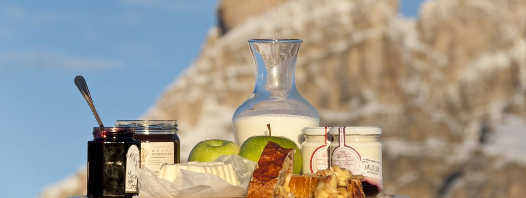 Herrliches Panorama genießt du beim "Frühstück mit Pulverschnee" in Alta Badia.