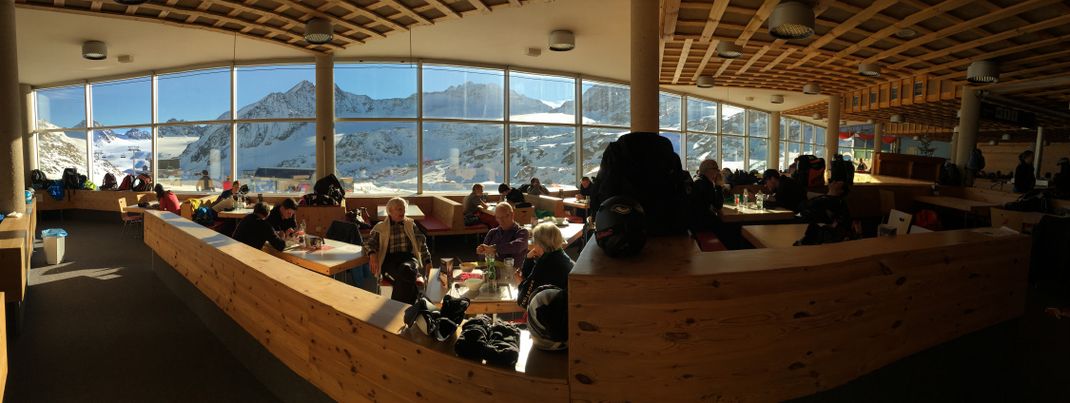 Panoramafenster im Selbstbedienungsrestaurant Wildspitze