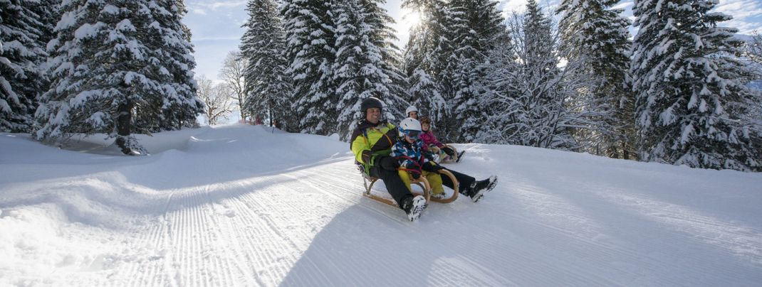 Schlitteln statt Skifahren: Die Skipisten in Braunwald werden geschlossen, gerodelt wird aber weiterhin.