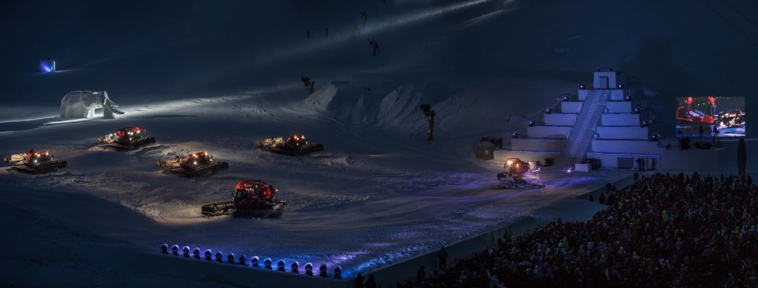 Around 500 people and machines are part of the spectacle.