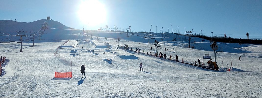 Alles auf einen Blick: Snowpark, Anfängerbereich und Pistengebiet