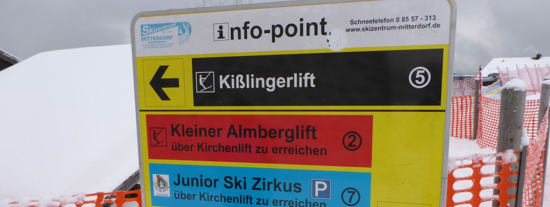 Die gut verteilte Beschilderung in Mitterfirmiansreut ist vorbildlich