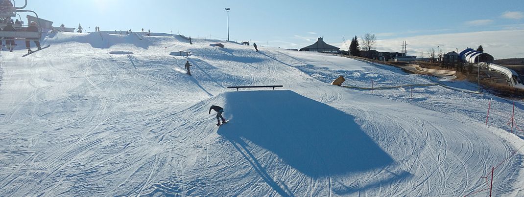 Insgesamt sorgen zwei Snowparks, hier der Winsport Park, für Abwechlsung bei Freestylern