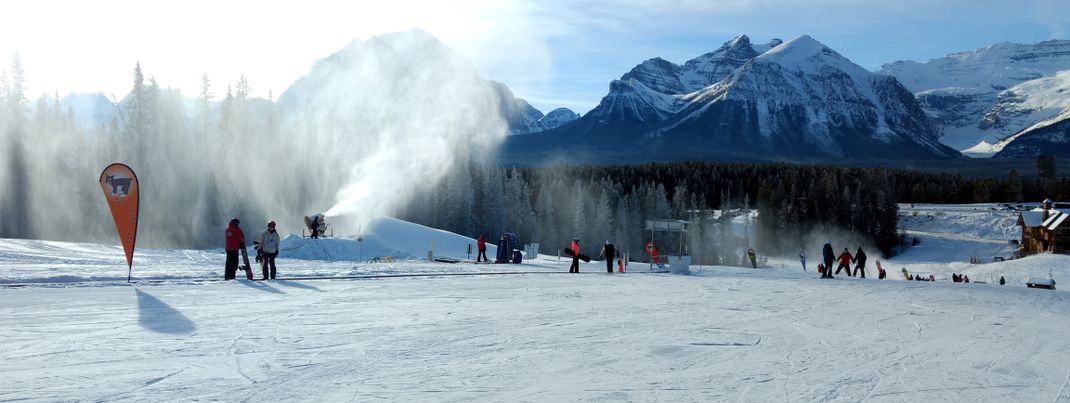 Besonders im Talbereich befinden sich einige Schneekanonen, die für Kunstschnee sorgen