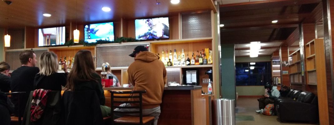 Im Creekside Bar + Grill erwartet dich Diner Charakter und gemütliches Après Ski