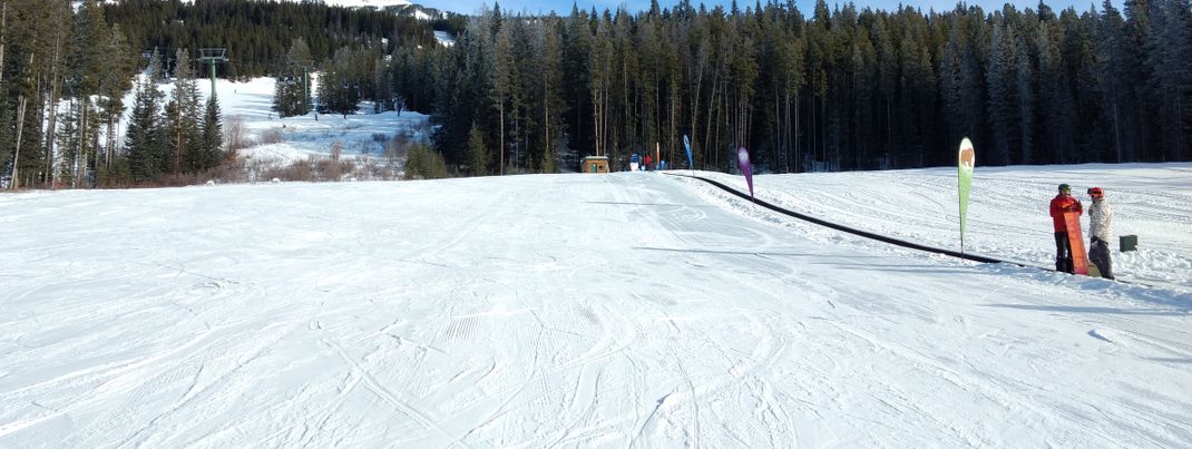 Ein Zauberteppich sorgt für den reibungslosen Aufstieg zum Start des Übungshangs