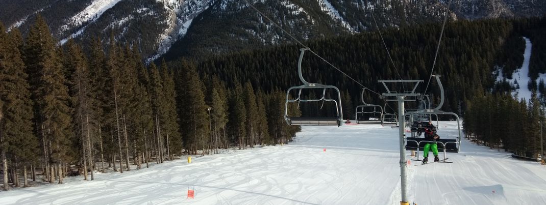 Freestyler kommen auch in Banff Mt. Norquay nicht zu kurz - müssen jedoch auch auf die veralteten Liftanlagen zurückgreifen