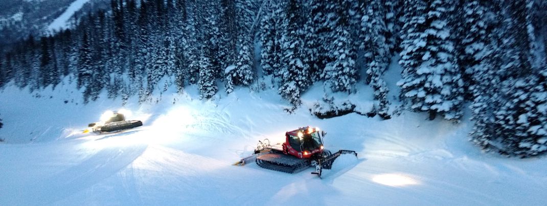 Moderne Pistenraupen und der stetige Ausbau der Pistencrew ermöglicht perfekt präparierte Pisten im Skigebiet