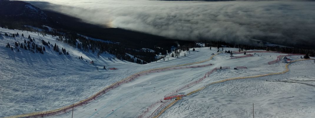 Eine Skireise in den Weltcup-Standort Lake Louise sollte unbedingt in einem Package inkl. Übernachtung gebucht werden