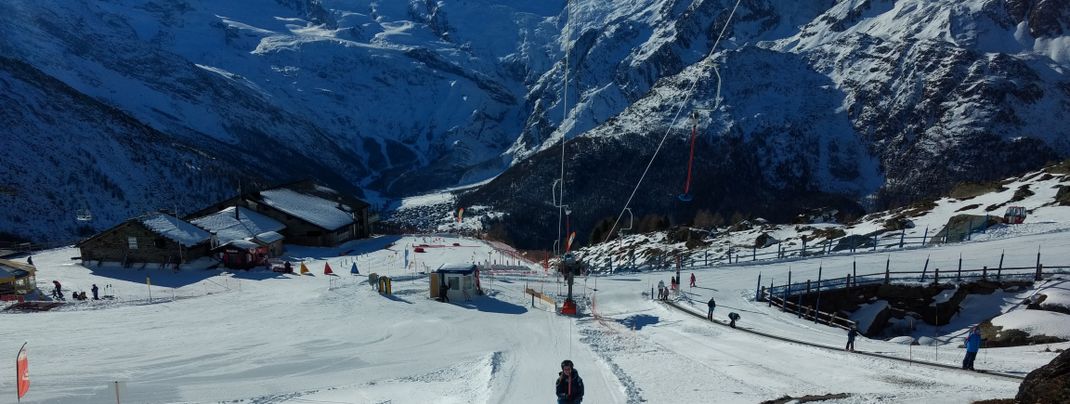 Button lift, conveyor belt, practice and kids areas at Kreuzboden.