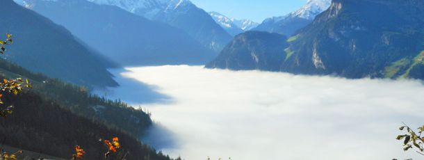 Aussicht vom Appartement Ramona auf das Tal im Nebel