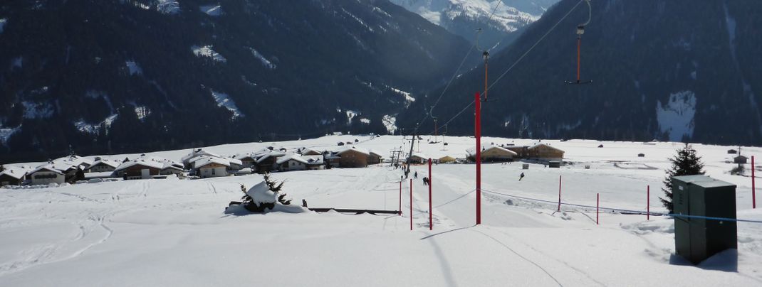 Das Kinderland und die Skischule befinden sich in unmittelbarer Nähe zum Dorf - genauso wie der Himbergollift.