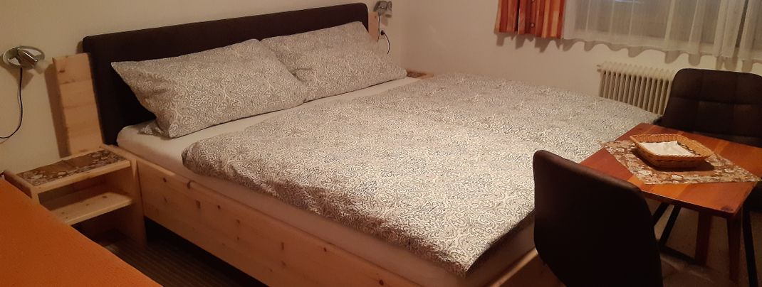 Zirbenbett im 3-Bettzimmer