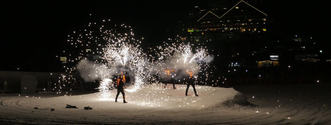 Pyrotechnik, Lichtspektakel und beeindruckende Stunts - das erwartet die Besucher bei 