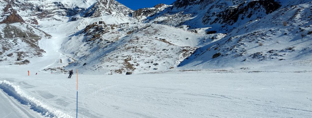 Wide slopes invite you to take long carving turns.