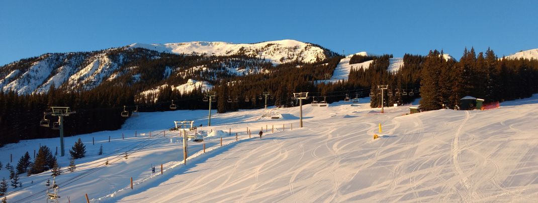 Mit diesen Regeln sind die Skigebiete in Nordamerika geöffnet.