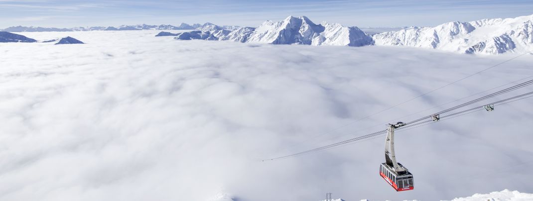 Den Wolken entschweben und einen herrlichen Skitag auf dem Schnalstaler Gletscher genießen.