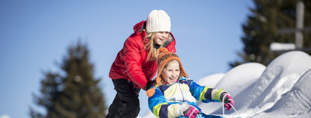 Rodelspaß pur! Alle 5 Skigebiete rund um Meran laden zum Rodeln auf Naturbahnen ein.