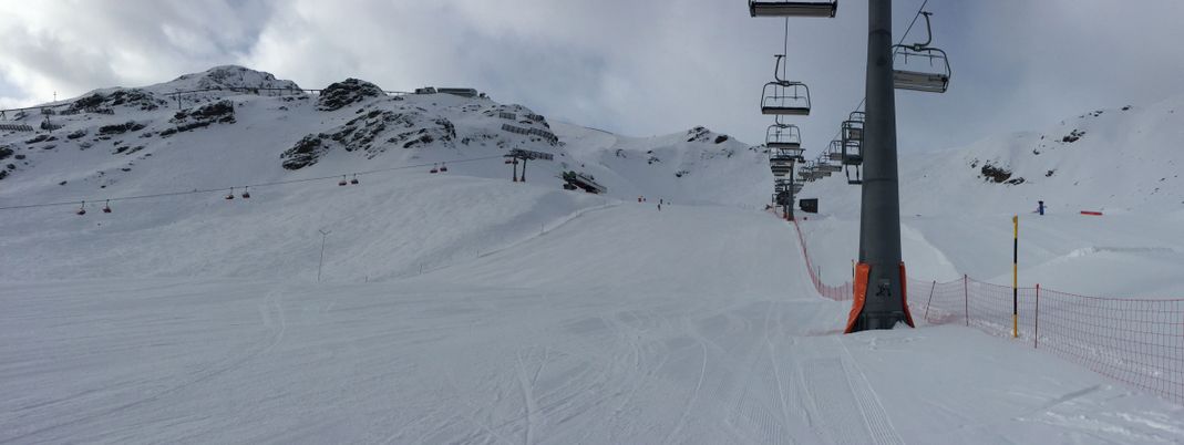 Den gut präparierten Pisten stehen teilweise veraltete Lifte gegenüber