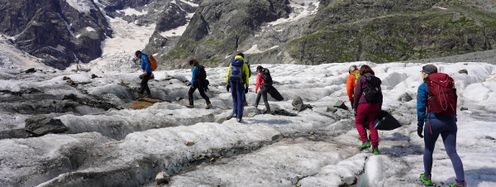 90 Freiwillige machten sich zusammen mit erfahrenen Bergführern im Oberengadin auf den Weg, um möglichst viel Müll zu sammeln.