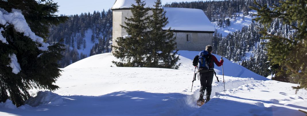 Schneeschuhwanderungen machen im autofreien Wandergebiet auf dem Vigiljoch besonders viel Spaß.