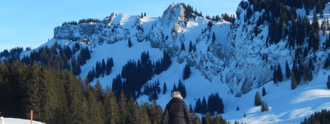 Winterwandern auf sonnigen Höhenwegen