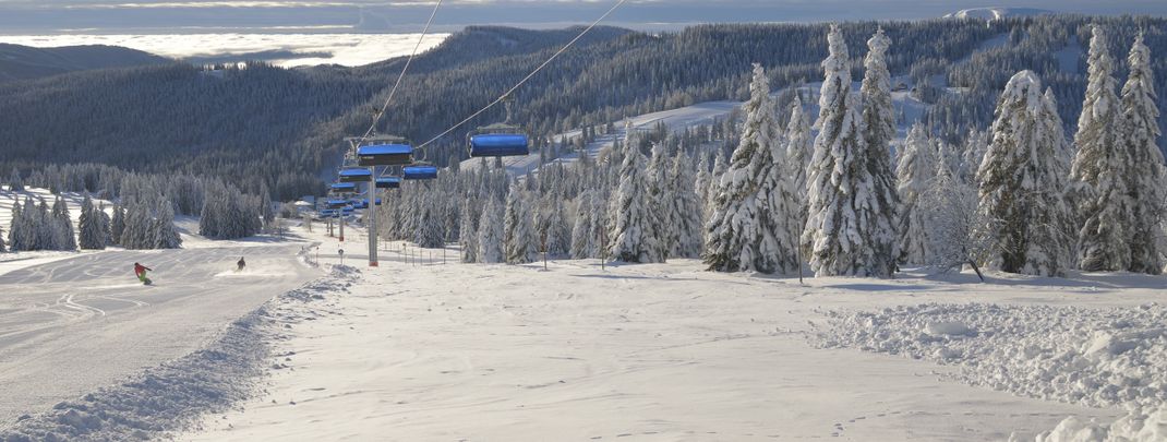Nur Geimpfte und Genesene dürfen im Winter neben schulpflichtigen Kindern die Lifte am Feldberg nutzen.