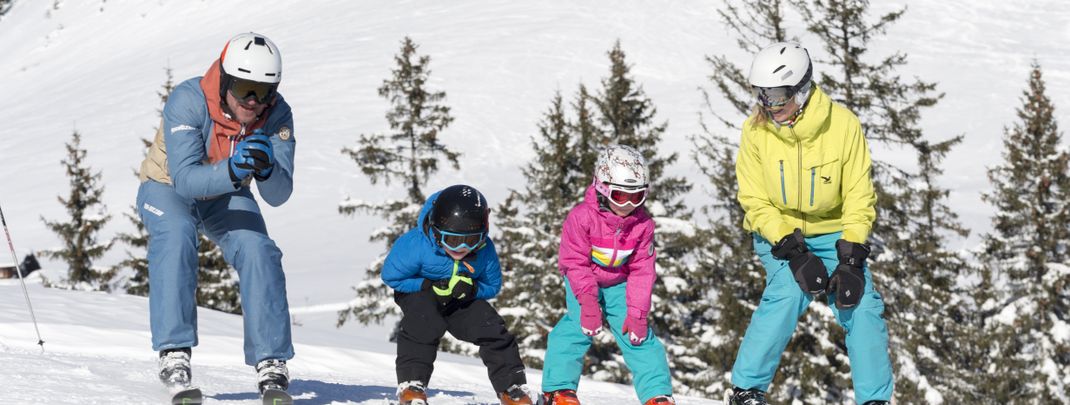 In den beiden Skischulen in der Almenwelt Lofer gibt es Skikurse für Groß und Klein.