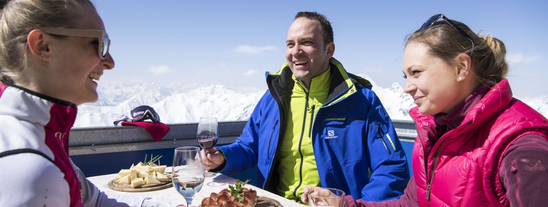 Skivergnügen und Gaumenfreuden - in Südtirol kommen Genießer voll auf ihre Kosten.