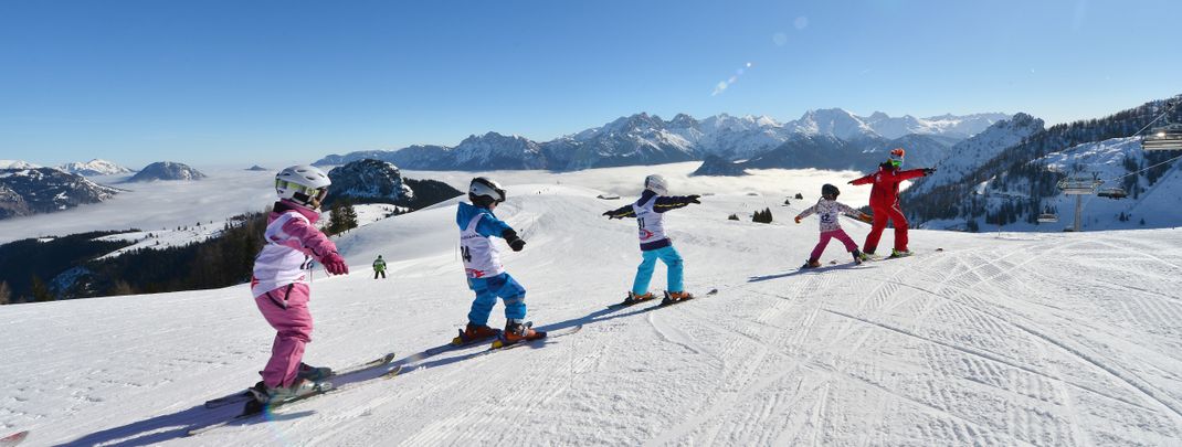 In der Almenwelt Lofer bieten zwei Skischulen Kurse an.