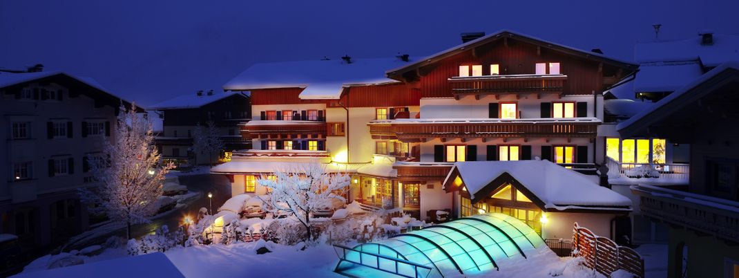 Hotelansicht im Winter