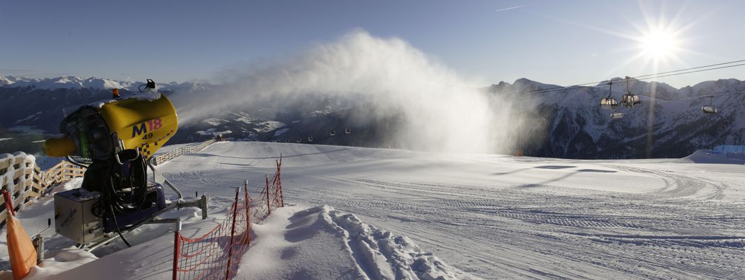 Mit welcher Technik die Profis Pisten präparieren, das erfährt man beim "Snowmaker Workshop"